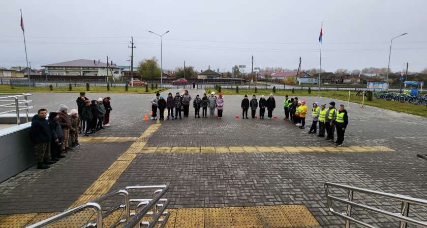 В Кирсановском районе прошёл конкурс "Безопасное колесо-2025": школьники и инспекторы ГИБДД вместе обучают безопасности на дорогах