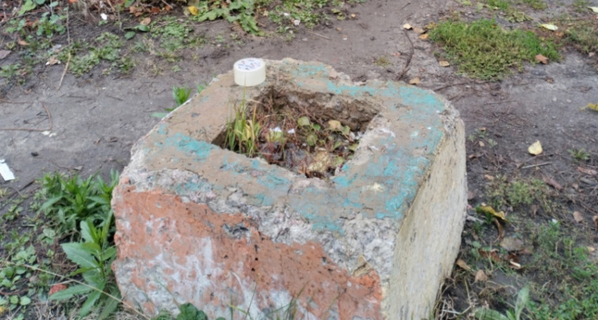 В Тамбове ищут владельца незаконно установленной бетонной клумбы на 1-м Почтовом проезде