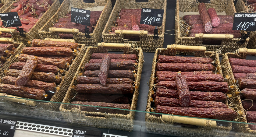 Вижу эти буквы на упаковке — сразу беру по три палки: колбаса шикарная, в составе только мясо