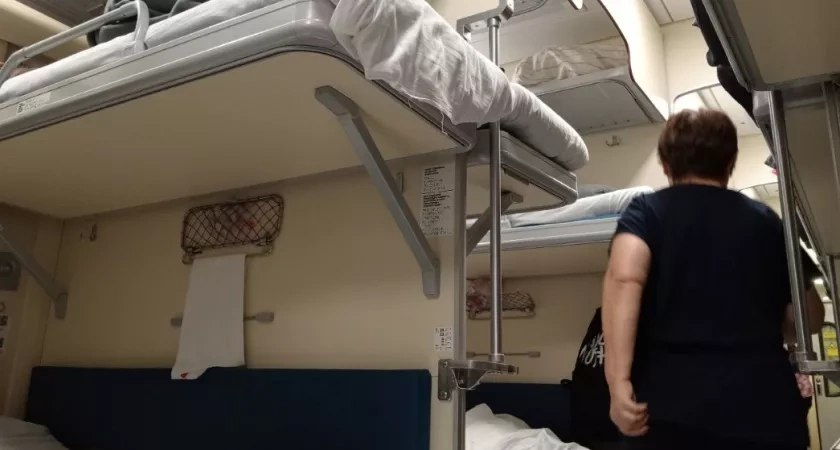 Купите «боковушку» — и будете знать, что такое бессонная ночь: гид по самым неудобным местам в поезде