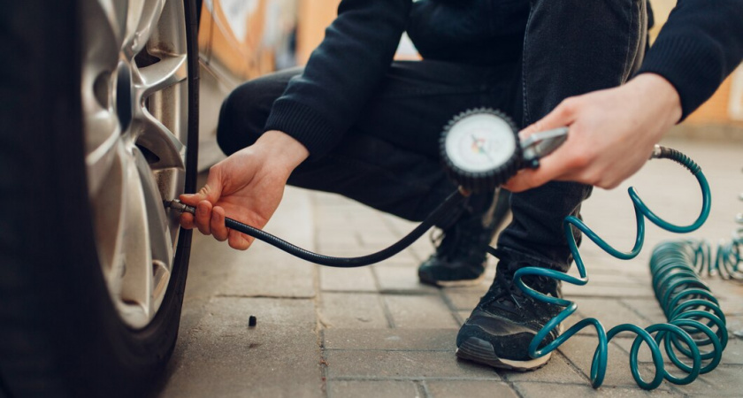 Забудьте про "2 атмосферы" в шинах: как народный миф "грабит" водителей и "убивает" подвеску 