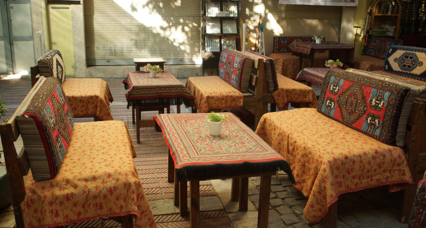 Подсмотрела у турок гениальный способ чистки ковров: 15 минут — и половики в доме свежие, без пыли и шерсти 