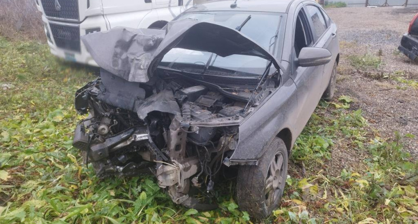 В Моршанском округе подросток на Lada Vesta врезался в дерево