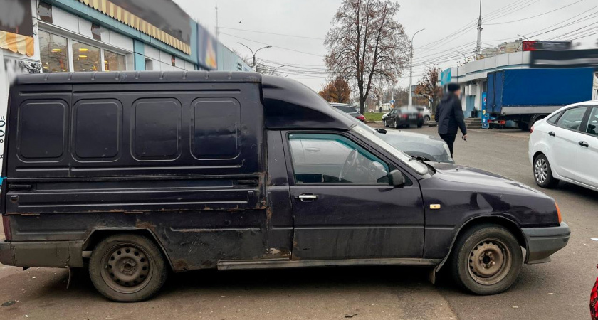 В Тамбове женщина пострадала на парковке торгового центра после наезда автомобиля