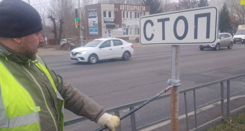 В Тамбове ежедневно приводят в порядок десятки дорожных знаков