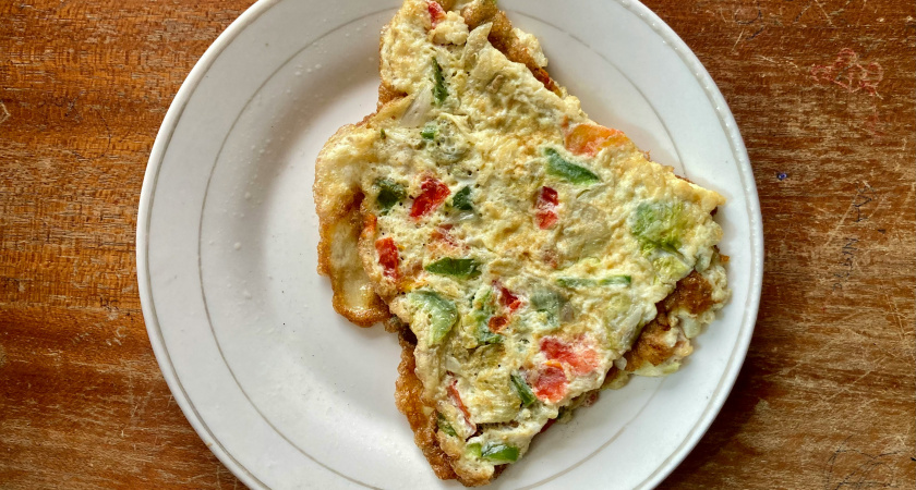 Омлет на сковороде больше не делаю: беру стакан — получается в разы вкуснее и полезнее, без капли масла