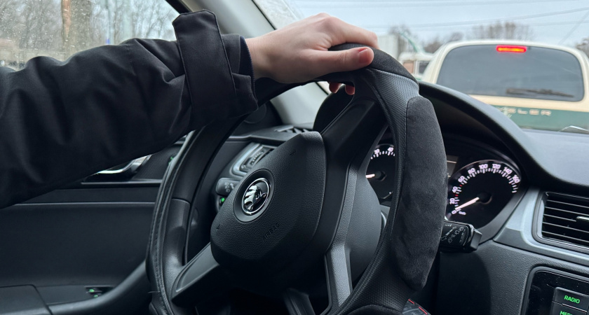 Эта привычка за рулём ломает двигатель вашего авто: 90% водителей так делают 