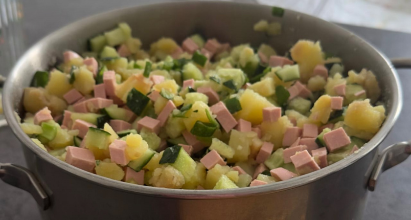 Без колбасы и курицы: в Германии «Оливье» готовят только так — нам не понять