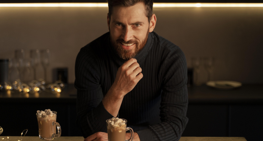 "Посмотри на ее руки": знакомый ловелас объяснил, как понимает, что женщина не против мимолетной интриги