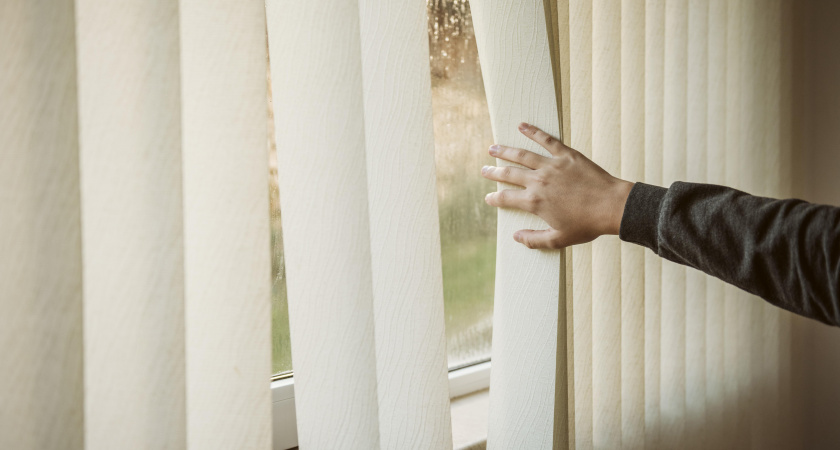 Грязные жалюзи теперь не проблема: станут идеально чистыми быстро и легко — лайфхак для ленивых хозяек