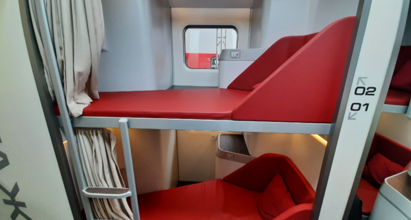 РЖД продолжает удивлять: плацкарт и купе уходят в прошлое — на рельсы выходит новый тип вагонов