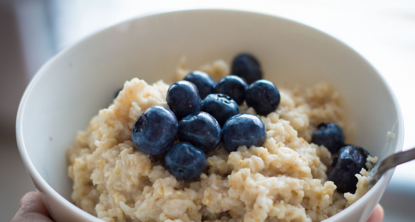 Почему овсянка на завтрак - это ошибка 90% людей: правда, о которой многие не догадываются