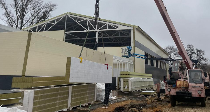 В Тамбове выходит на финальную стадию строительство модульного спорткомплекса на Рязанской