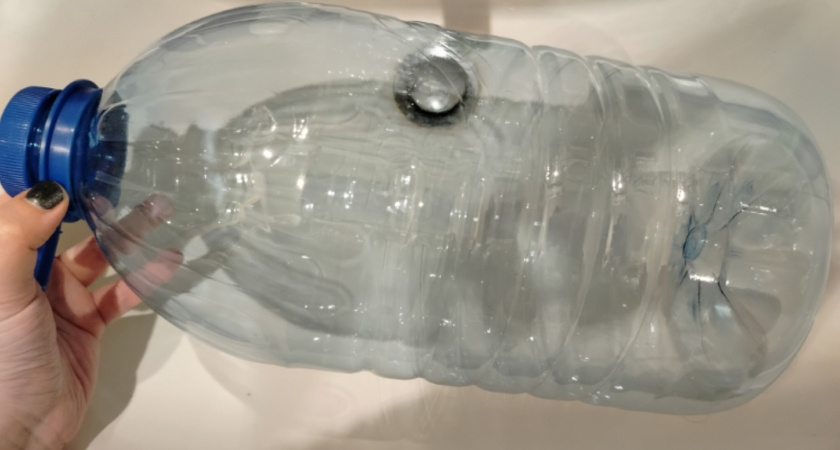 Пластиковые бутылки больше не выбрасываю: режу на три части и получаю вещь, без которой в хозяйстве никуда