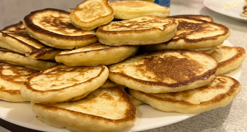 Оладьи и блины на подсолнечном масле не жарю — нашла способ в сто раз лучше: получаются ароматные и не жирные