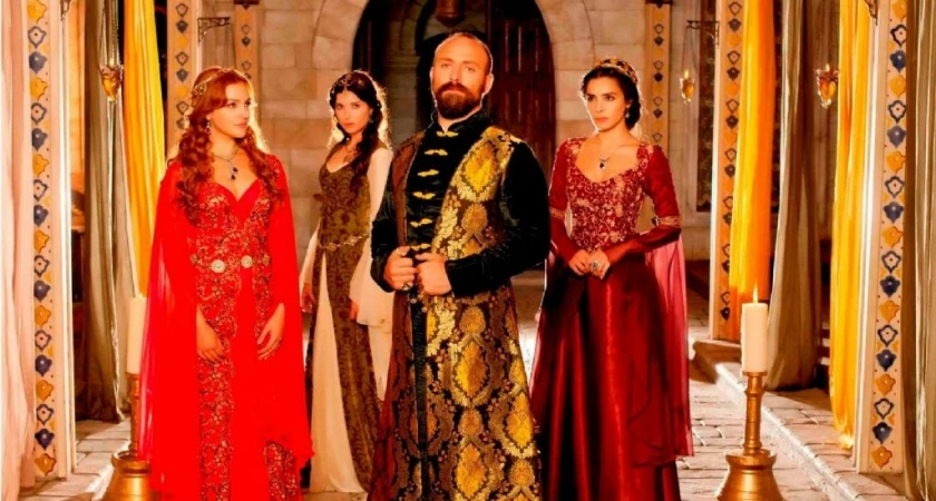 Для чего на шароварах женщин из гарема была широкая прорезь: в «Великолепном веке» такого не покажут