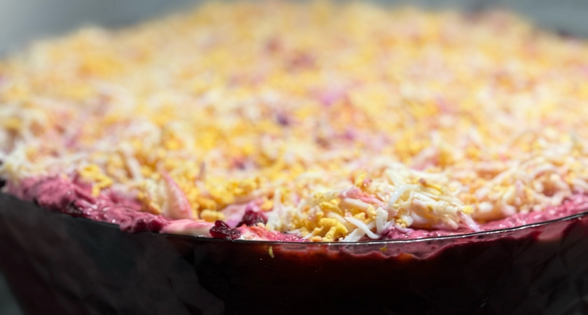 Шуба по-новому: сочные, эффектные и неожиданные варианты любимого праздничного салата - гости обалдеют от вкуса