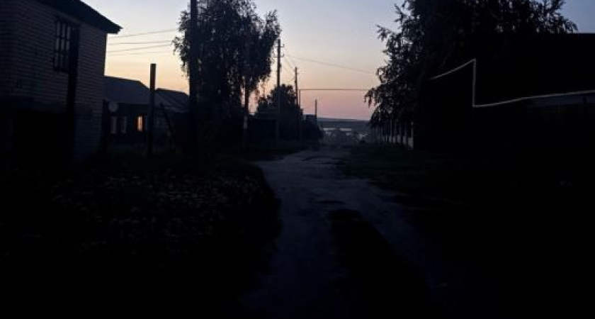 В Покрово-Пригородном люди два года добиваются установки фонарей