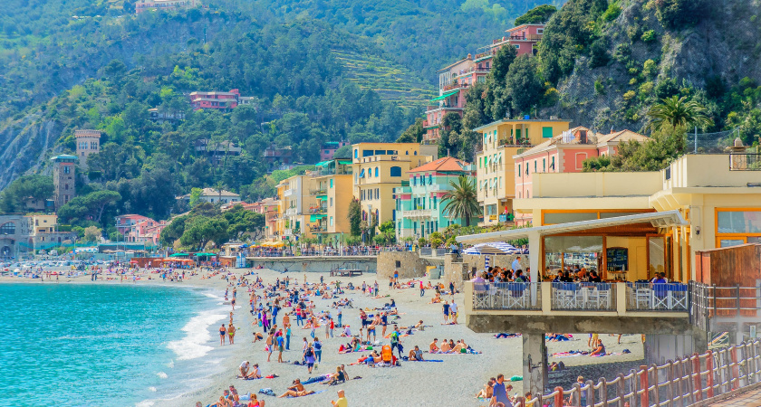 Это запрещено делать на пляжах Италии: невинные вещи, за которые тут же нарветесь на штраф 