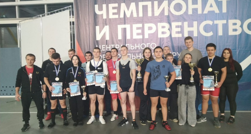 Тамбовские спортсмены завоевали медали на чемпионате и первенстве ЦФО по пауэрлифтингу