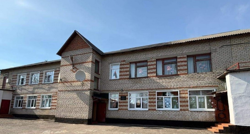 Школу в Хоботово планируют газифицировать и обеспечить новым модульным спортзалом