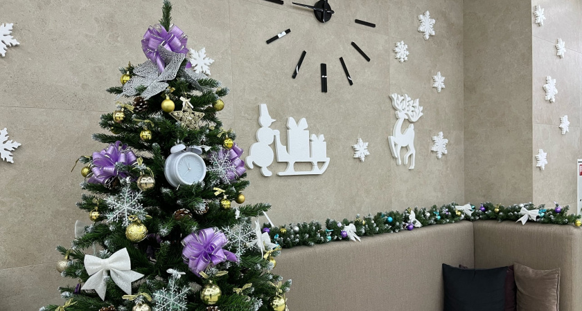 Игрушки на ёлке заблестят как новые: понадобится одно копеечное средство - новогодний лайфхак