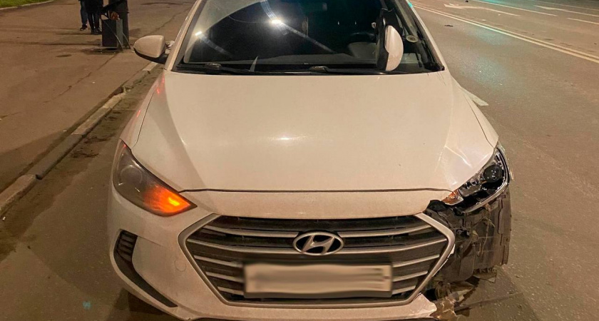 В Тамбове пешеход, переходивший дорогу на красный свет, попал под колёса автомобиля