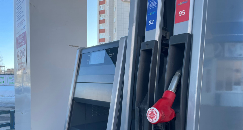 Почему в ноябре водители массово стали переходить с 95-го бензина на АИ-92 — и стоит ли так делать