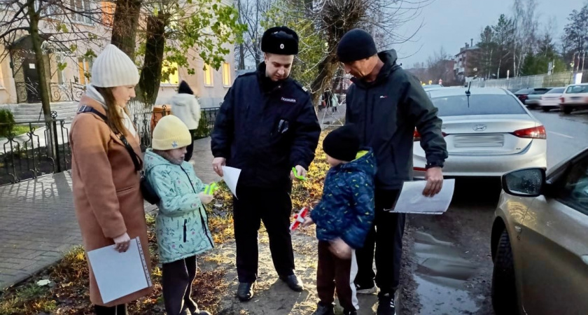 Госавтоинспекция Котовска напомнила родителям о важности светоотражателей для безопасности детей