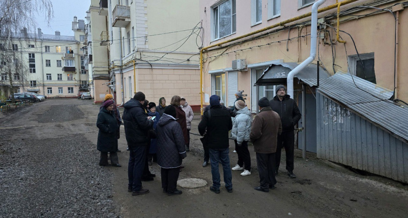 Жители домов на Интернациональной обсудили с городскими властями восстановление дворов после ремонта теплотрассы
