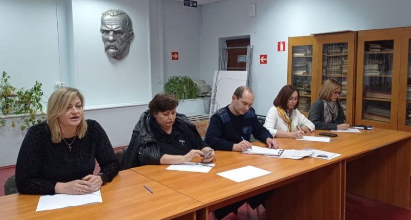 В микрорайоне «Белый бак» жители обсудили насущные вопросы с городскими службами