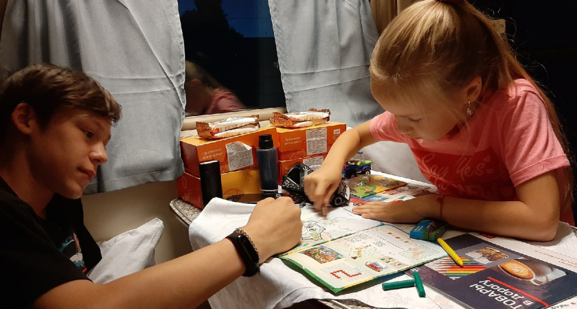 "В купе оказался я и три мамочки с детьми": у РЖД появились детские купе - но не все пассажиры этим довольны