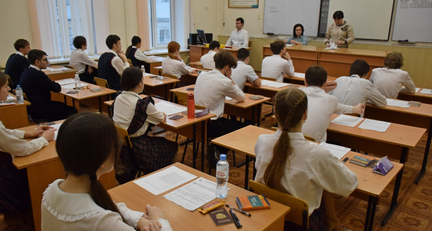 В Тамбове 1260 одиннадцатиклассников пишут итоговое сочинение — первый шаг к сдаче ЕГЭ