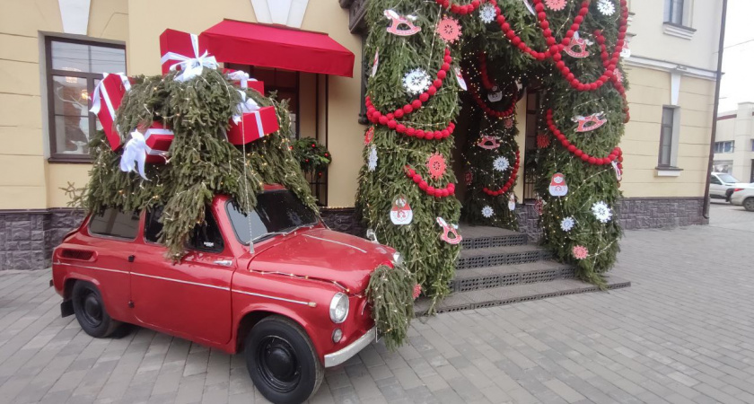 Тамбов начинает готовиться к Новому году: город украшают необычными праздничными композициями