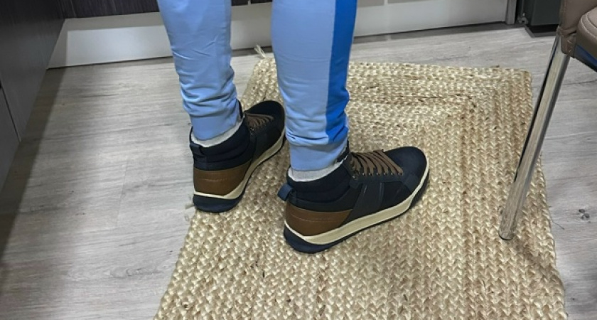 Кладу 5 таблеток прямо на стельку — обувь душистая, словно мята: то, что надо в декабре