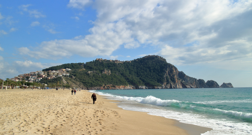 Местные жители проклинают туристов: в какие места лучше не соваться путешественникам в 2026 году