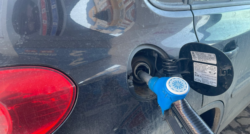 Наслушался соседа — залил спирт в бензобак: расход "упал" и "тяга" прибавилась — или все-таки деньги на ветер