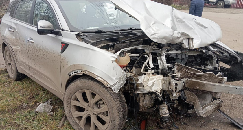 На улице Лысогорской в Тамбове произошло ДТП: пострадал водитель «Peugeot Expert»