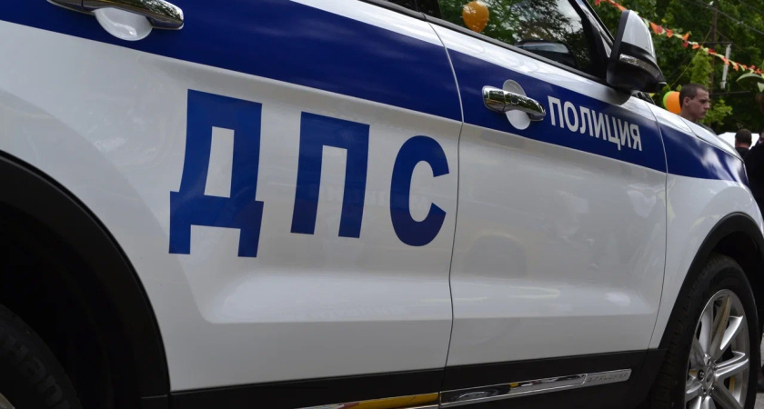 Инспектор ДПС просит мобильный телефон для проверки: что делать и как отвечать водителю — есть одна хитрость