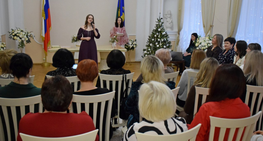 ЗАГСу — 108 лет: в городе чествовали сотрудников службы актов гражданского состояния