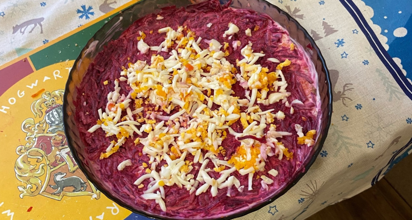 Какой слой в салате "Селёдка под шубой" правильно делать первым? Запомните и расскажите близким