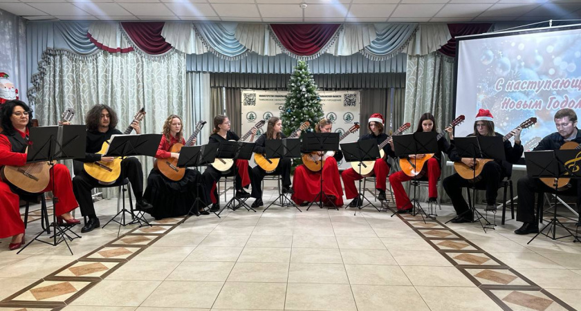 Музыка, которая согревает: гитарный ансамбль Тамбовского колледжа искусств выступил в "Серебряном Бору"