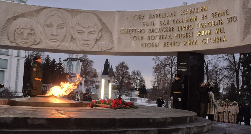 В Тамбове после реконструкции мемориала вновь зажгли Вечный огонь
