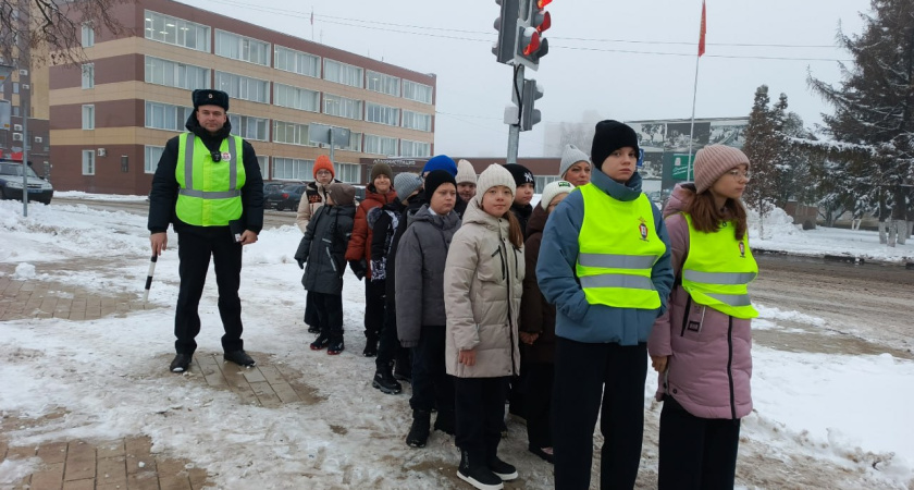Рассказовским школьникам показали новую схему движения на центральной площади