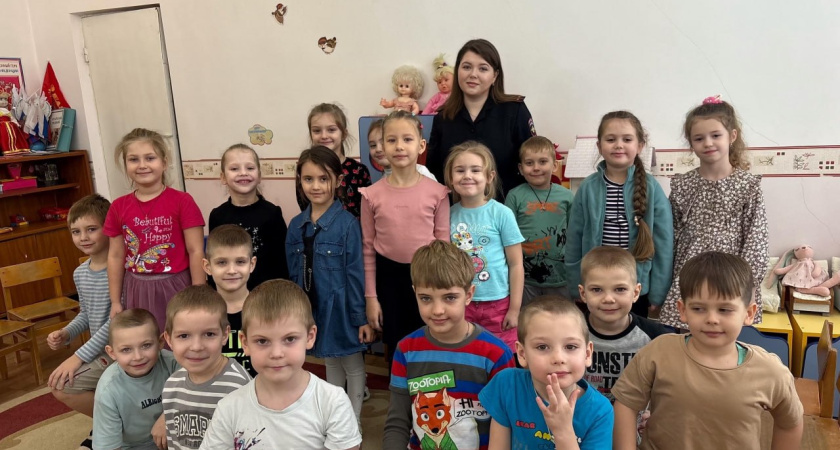 Автоинспекторы провели урок безопасности для воспитанников детского сада в Мичуринске