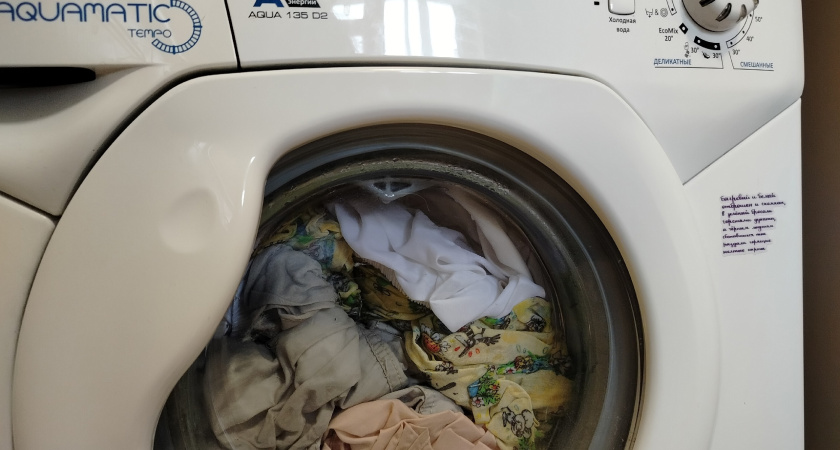 Почему сыпать порошок в стиралку "на глаз" значит "убивать" технику раньше срока: объясняет мастер-ремонтник