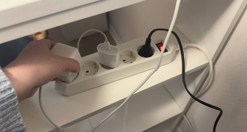 Уходя из дома, всегда выключайте эти 3 устройства из розетки - совет эксперта запомните раз и на всю жизнь