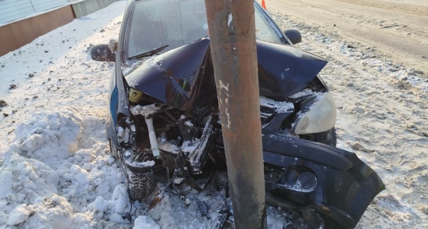 Жительница Тамбова не справилась с управлением и врезалась в опору ЛЭП