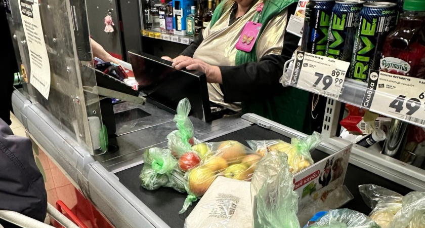 Зачем кассиры в "Пятерочке" и "Магните" спрашивают: "Вам нужен чек?". И чем рискуют покупатели и сами магазины в 2026 году