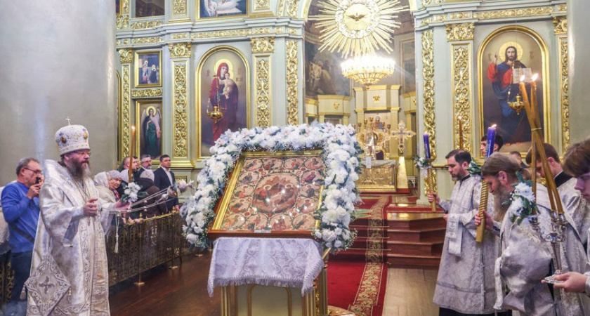 В Спасо-Преображенском кафедральном соборе митрополит Феодосий возглавил Божественную литургию